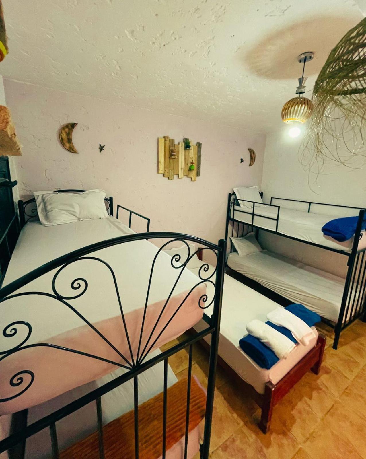 Sunrise Hostel ทากาเซาท์ ภายนอก รูปภาพ
